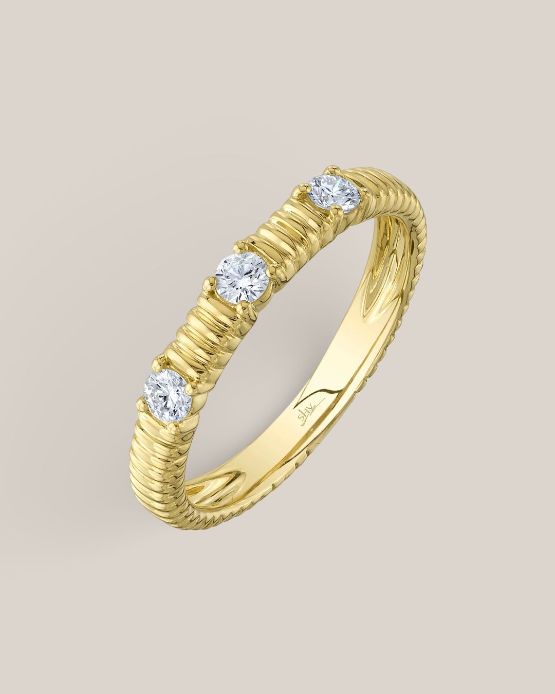 Classic Ribbed Triple Diamond Ring